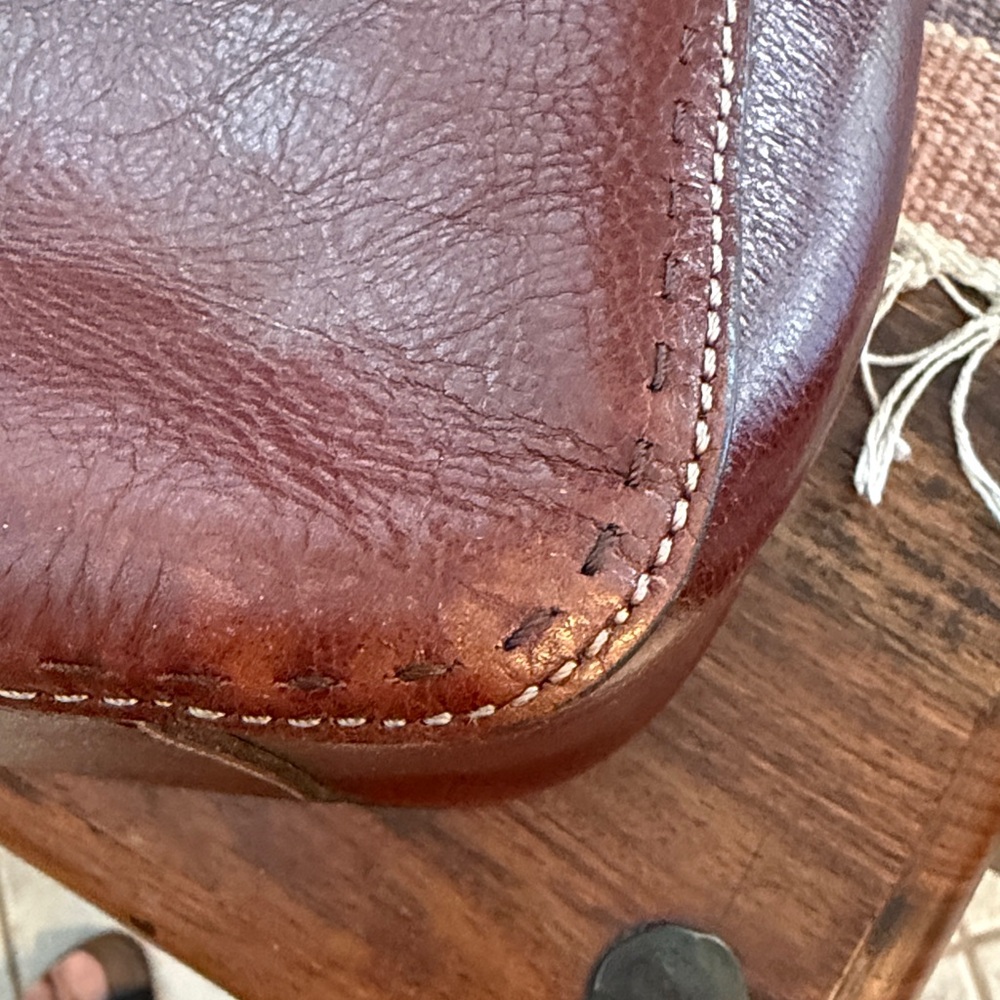 Fossil Brown Leather Shoulder Bag with Timeless Design - Picture 12 of 13
